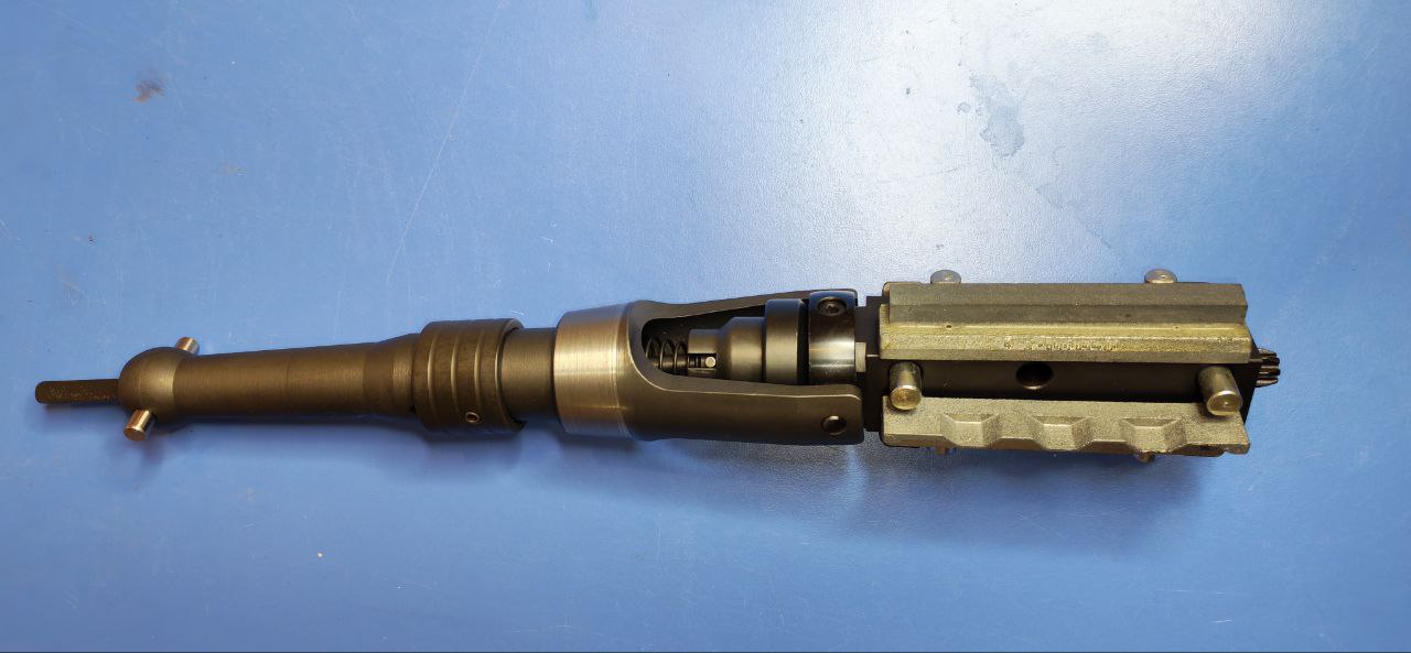 Honing tool with automatic feed