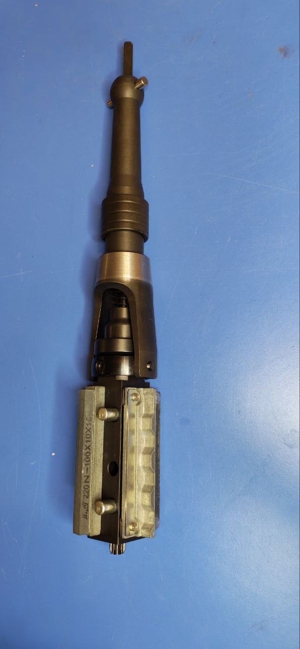 Honing tool with automatic feed